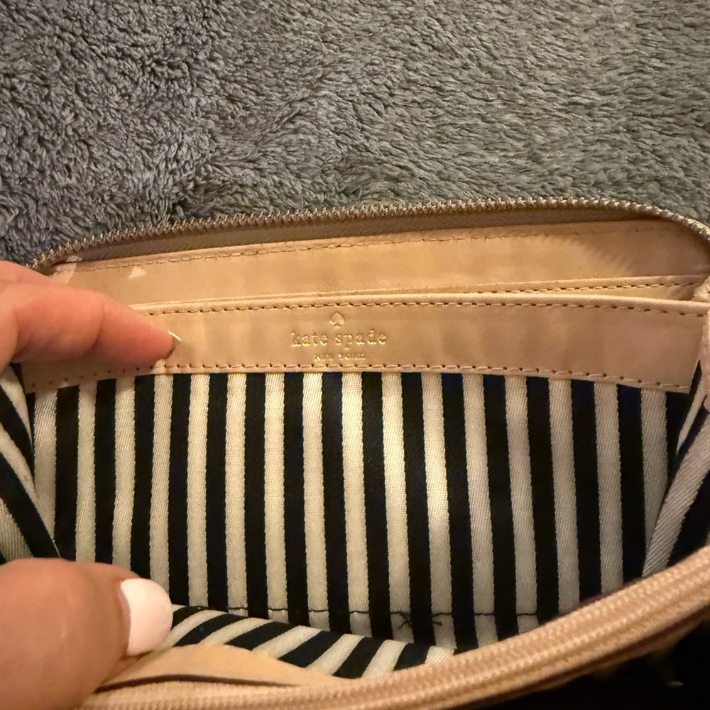 Kate Spade Taupe Pebbled Leather zip around Wallet - Picture 6 of 9